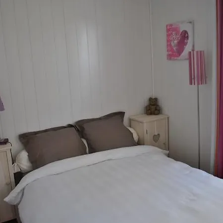 Oyats Baie Apartman *